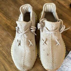 Used Yezzy men’s size 9 1/2